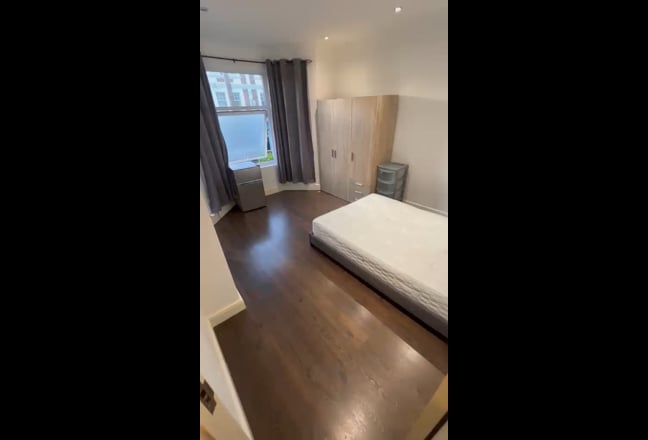 Ensuite double room with good views bills inc  Main Photo