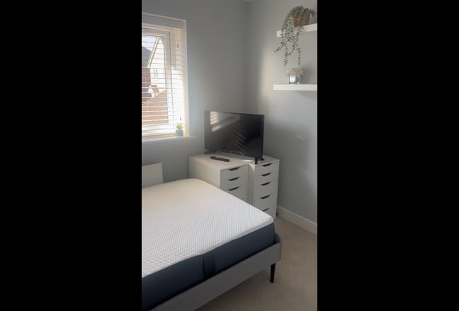 Double Room Available Now (Bridgend) Main Photo