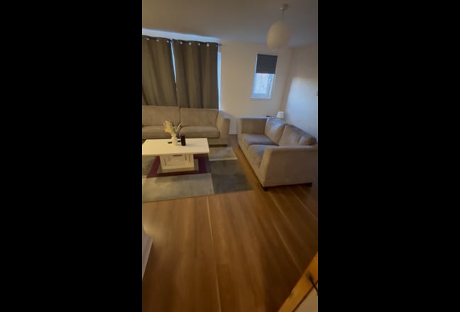 Neatly furnished room  Main Photo