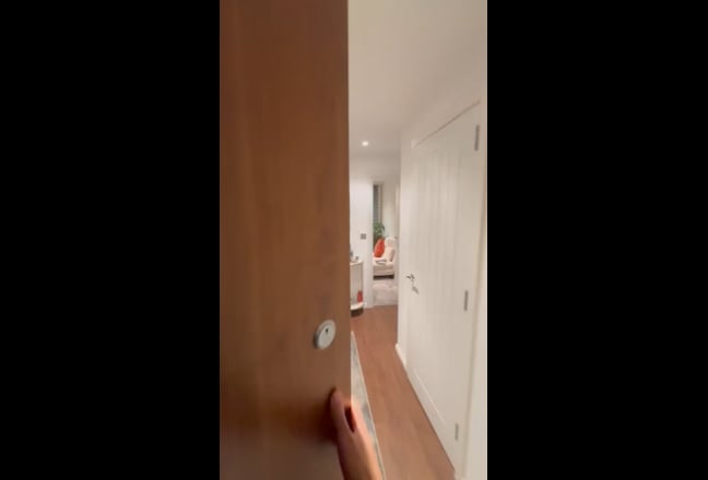 Beautiful En-suite double room fully furnished  Main Photo