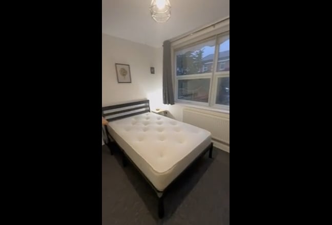 ⭐️Upstairs Double en-suite sound proof room! ⭐️ Main Photo