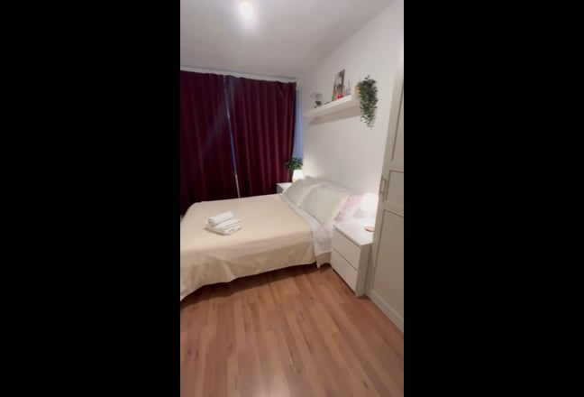 Bright Spare Room   Near London Bridge Main Photo