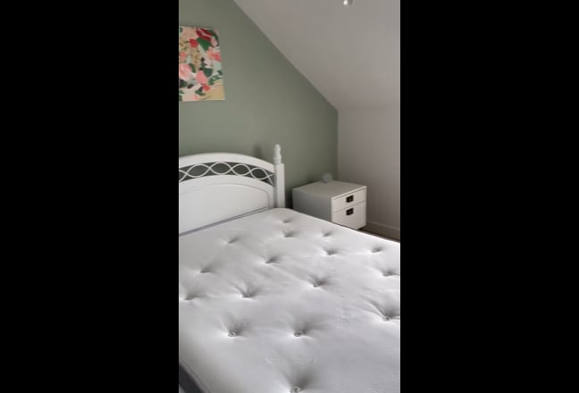 Peaceful, spacious, light and airy large double Main Photo