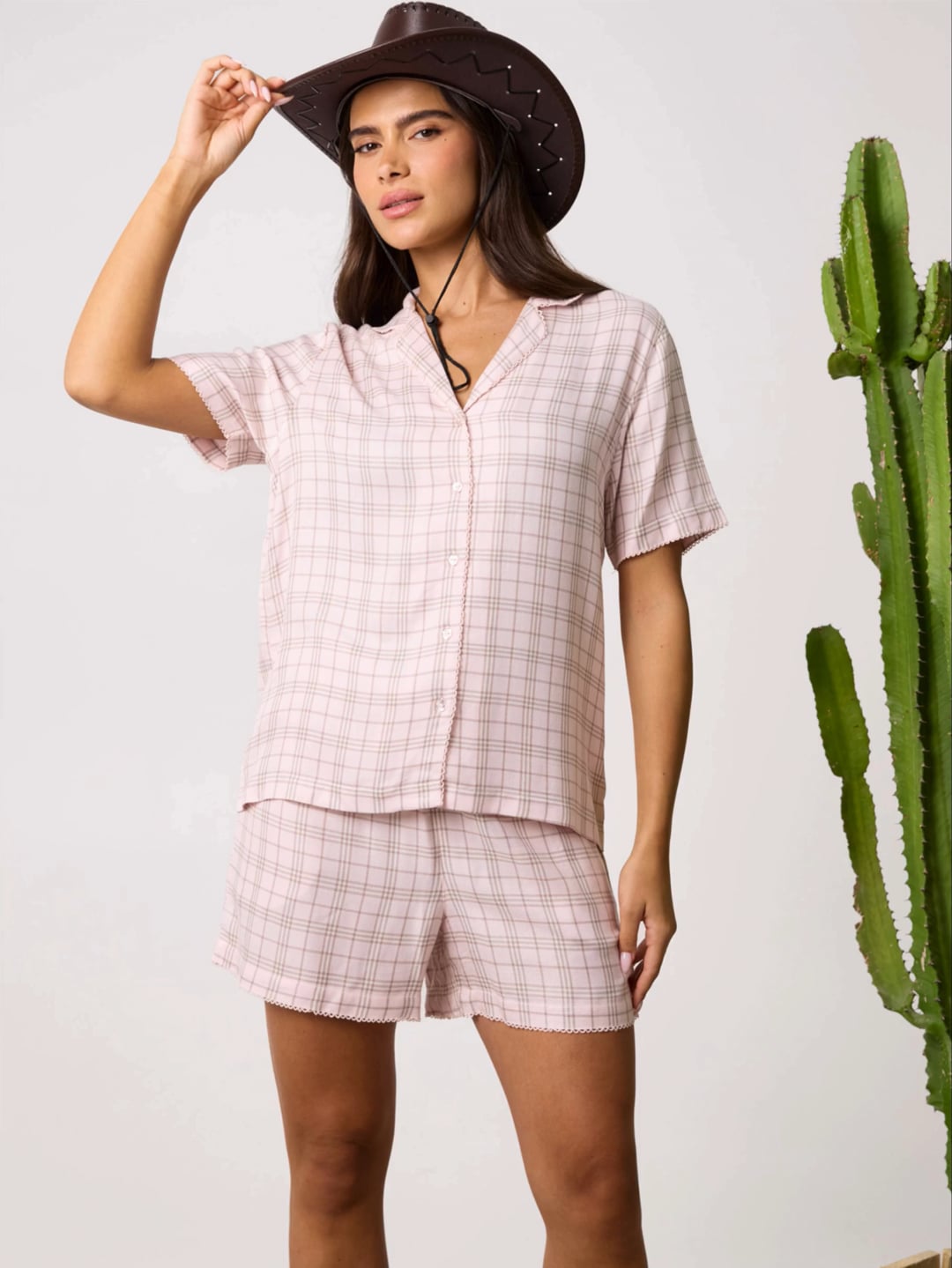 סט פיג’מה מכופתרת קצרה עם כיתוב אישי