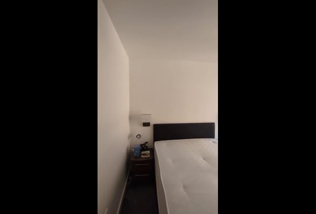 Spacious Room Available in Modern 2-Bedroom Flat Main Photo