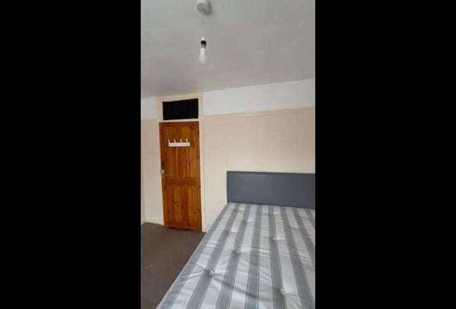 Double room available to rent  Main Photo