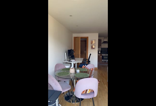 En Suite Double Room- 10 Minutes to Canary Wharf Main Photo