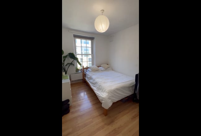 Spacious double room in Vauxhall - &pound;242pw (JULY) Main Photo