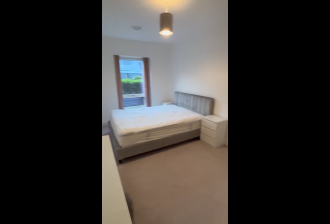 Kingsize room for lodger in quiet house Main Photo