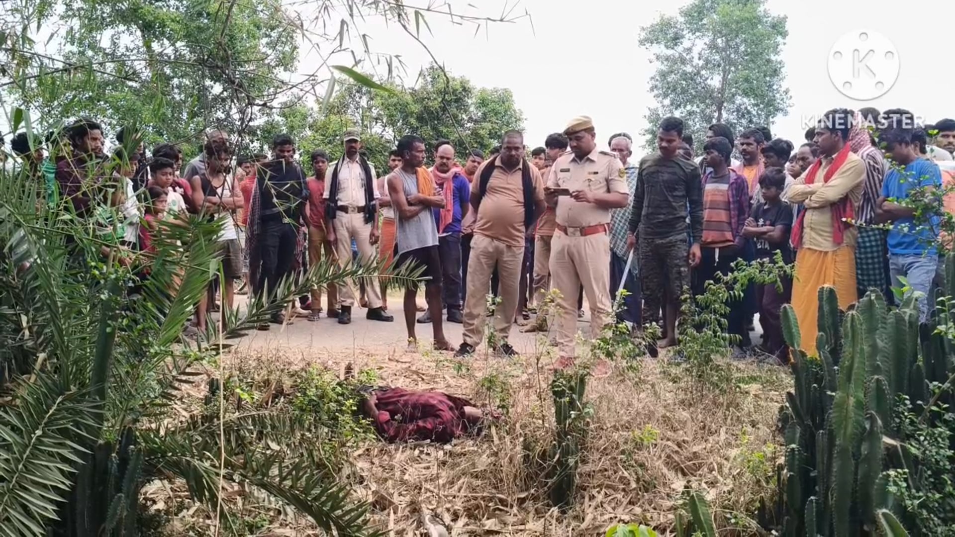 सड़क किनारे अज्ञात युवक का लाश मिलने से इलाके में मचा हड़कंप। पुलिस जांच में जुटी।