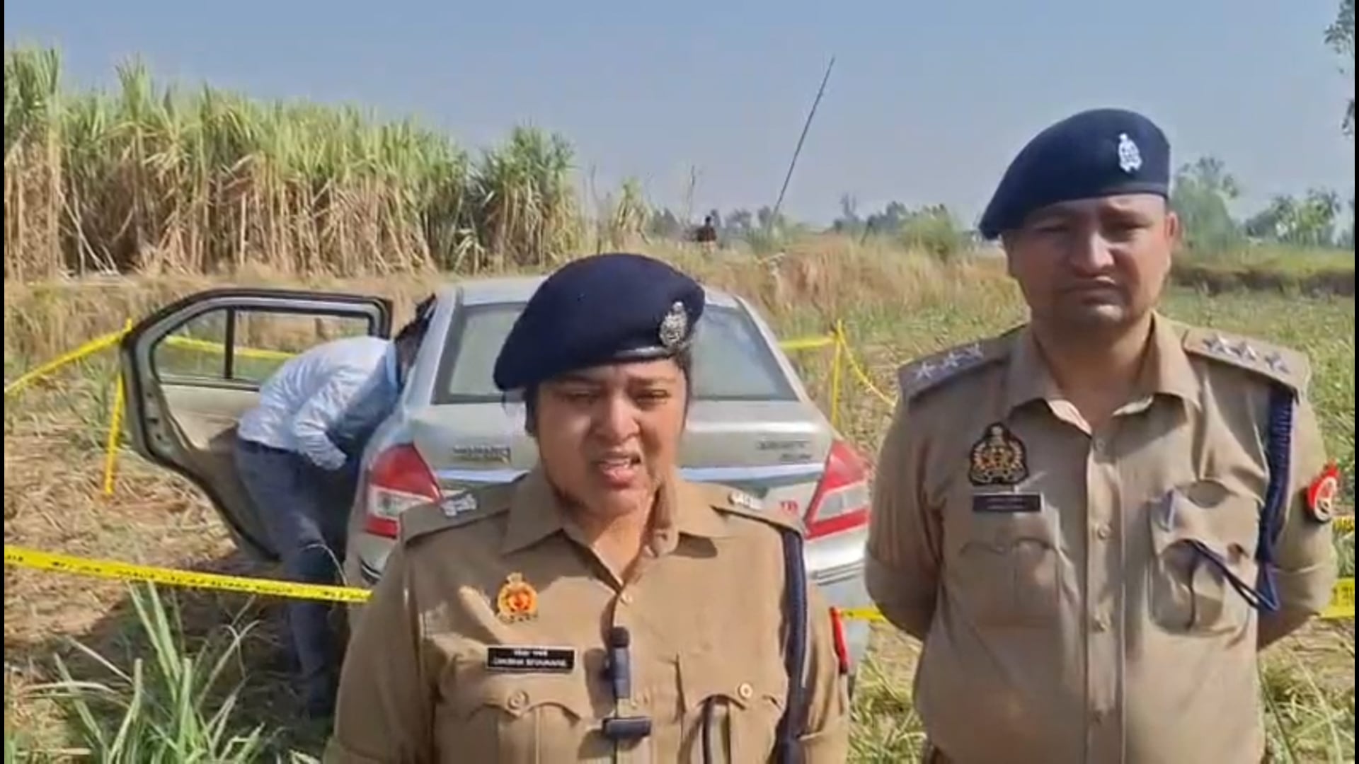 खड़ी कार में युवक का शव मिलने से सनसनी, अवैध तमंचा बरामद
शाहजहांपुर के थाना पुवायाँ क्षेत्र के बड़ागांव (वीरमपुर-सदापुर रोड) पर खड़ी एक कार में अज्ञात युवक का शव मिलने से इलाके में हड़कंप मच गया। सूचना पर पहुंची पुलिस ने मौके से एक अवैध तमंचा भी बरामद किया है।