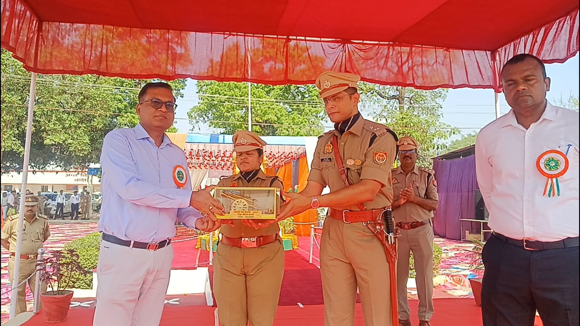 शाहजहांपुर के रिजर्व पुलिस लाइन में शनिवार को रिक्रूट आरक्षी दीक्षांत परेड समारोह 2025-26 का भव्य आयोजन किया गया। कार्यक्रम में बरेली मंडल के मंडलायुक्त भूपेन्द्र एस. चौधरी मुख्य अतिथि के रूप में शामिल हुए।