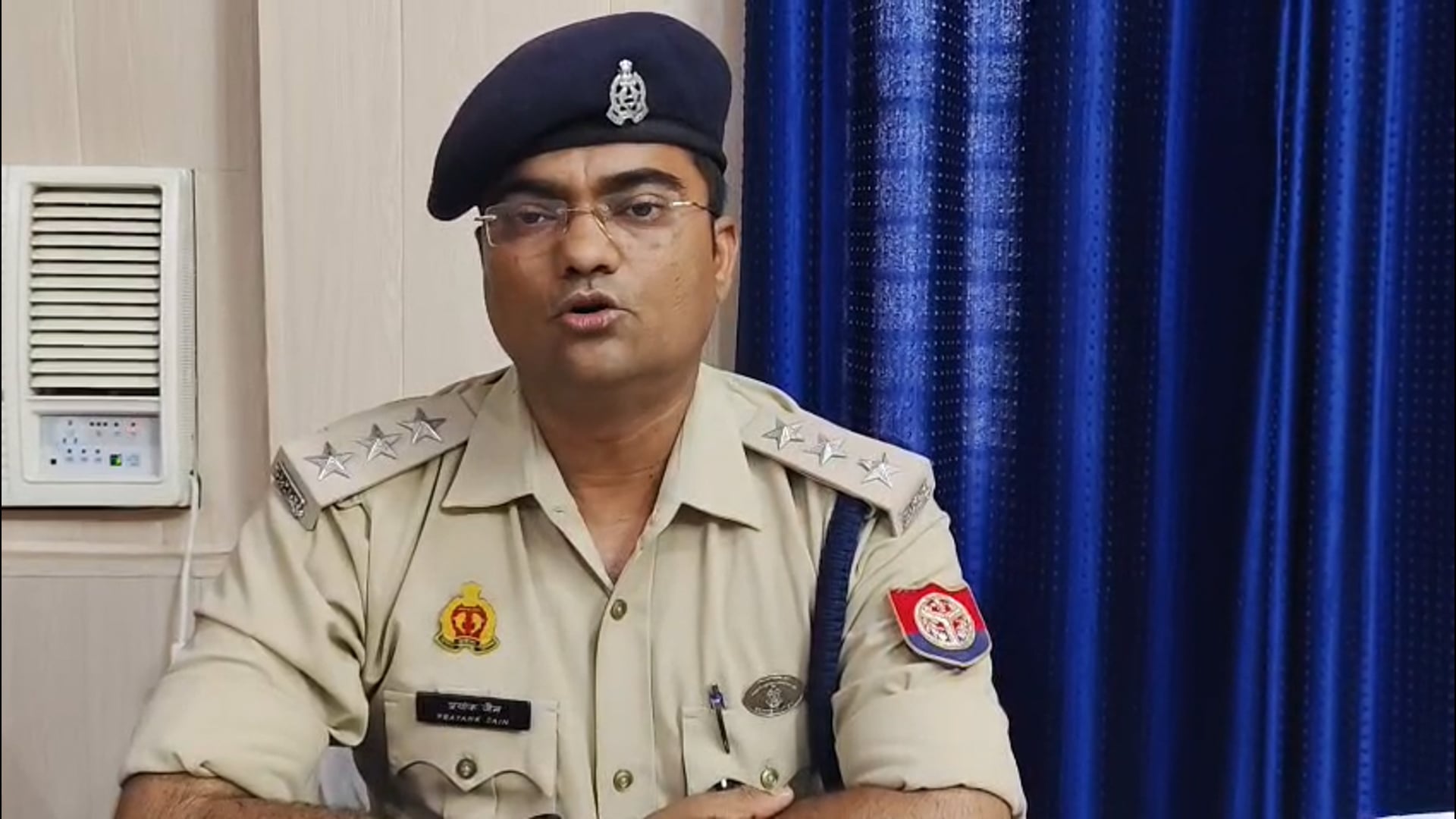 शाहजहांपुर: बारात में भुगतान विवाद, पुलिस से अभद्रता
मदनापुर थाना क्षेत्र के हैदलपुर गांव में बारात के दौरान बग्गी और बैंड के तय भुगतान को लेकर विवाद हो गया। सूचना पर पहुंची पीआरवी पुलिस के साथ कुछ बारातियों ने अभद्रता कर दी।