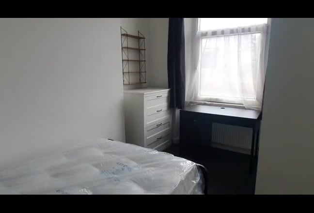 Double with private bathroom nr Hillsborough  Main Photo