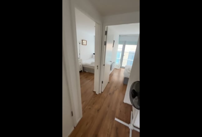 Bright Double Room with Balcony Stratford Main Photo