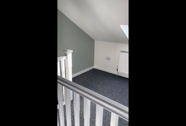 Bright and Spacious Furnished En suite Double Room Main Photo