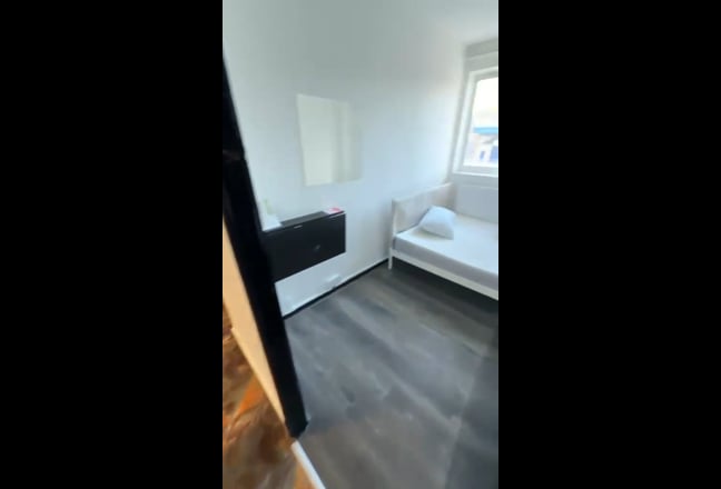 NOW: 10min to Wapping | Five huge rooms!! Main Photo