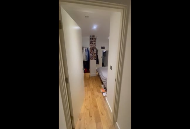 Double room in 2 floor flat De Beauvoir  Main Photo