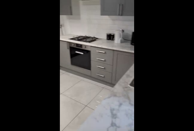 Modern 1-Bedroom Flat with Private Garden Main Photo