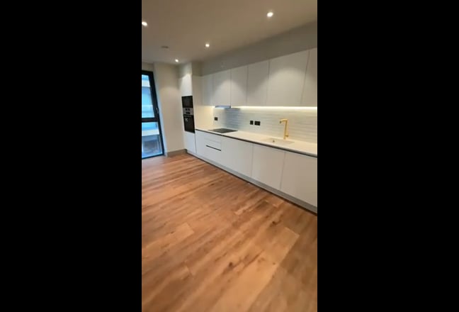 Luxury apartment (rent includes gym & coworking)  Main Photo