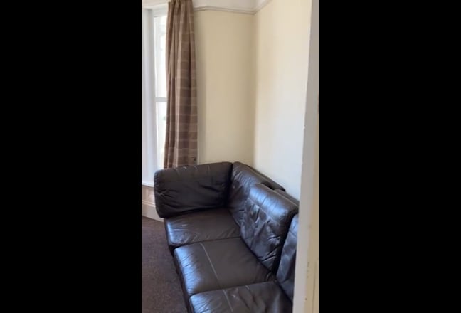 Modern 5-Bed Student House with Private Garden Main Photo