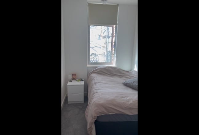 Bright double bed room in limehouse Main Photo