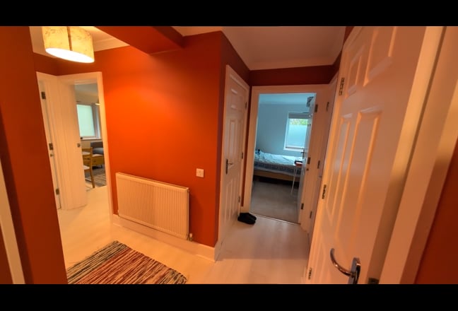 Ensuite room 3 min walk to Queen's Rd Peckham Main Photo