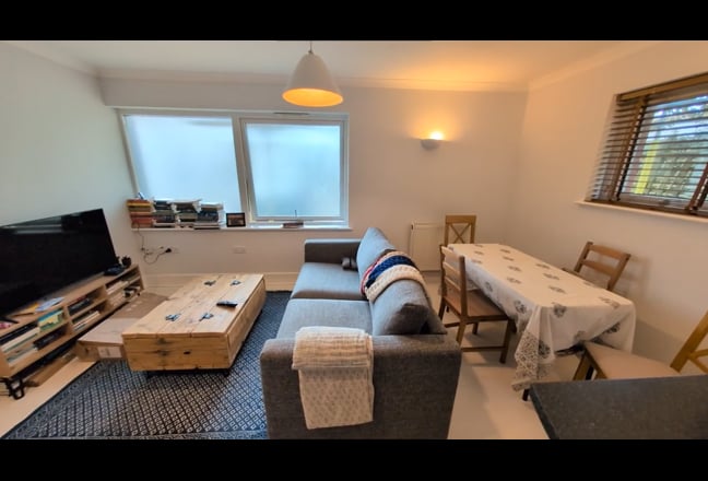 Ensuite room 3 min walk to Queen's Rd Peckham Main Photo