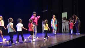 Els alumnes de 5è de l'Escola Empúries representen les cançons de 'El Petit Príncep'