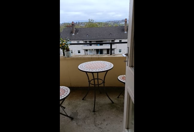 Bright open plan flat Main Photo