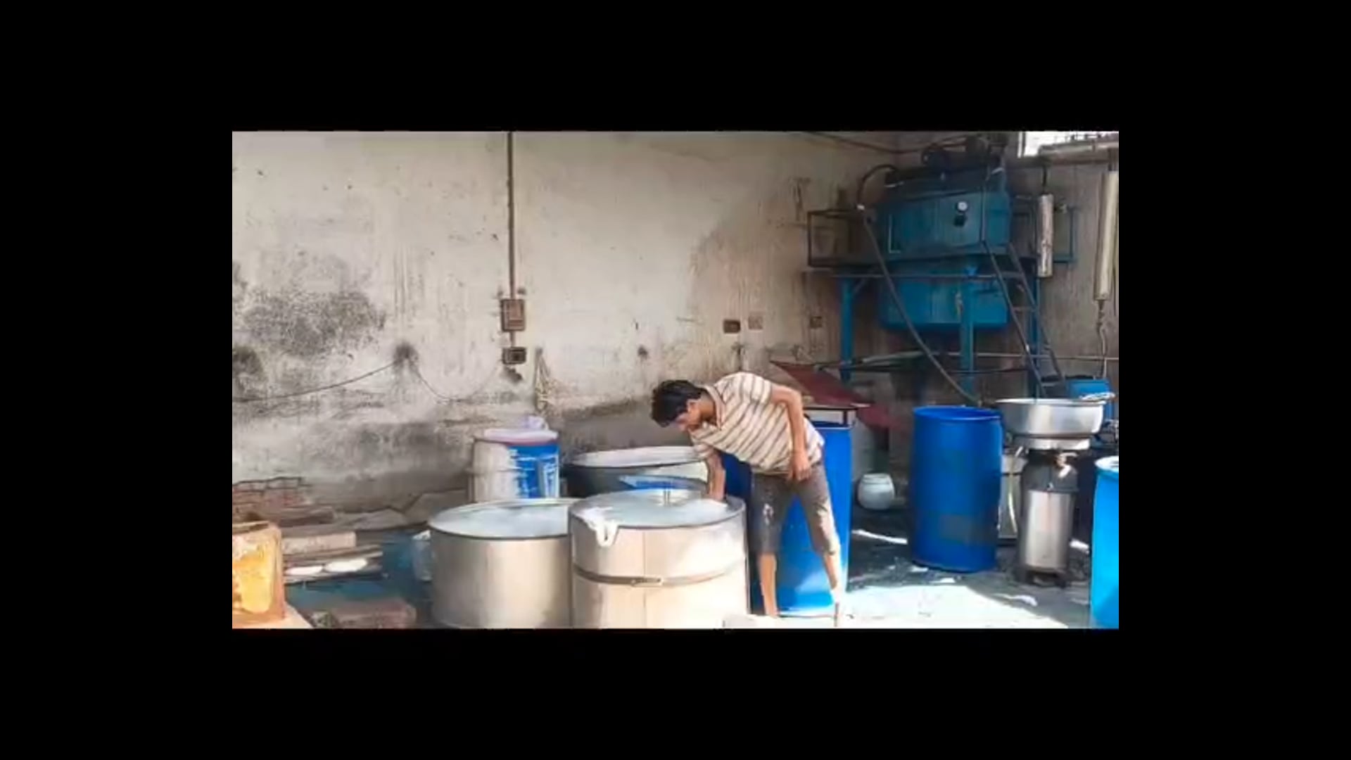 MANT-भोग से लेकर बाजार तक मिलावट का जाल! मथुरा में खाद्य विभाग का बड़ा एक्शन”