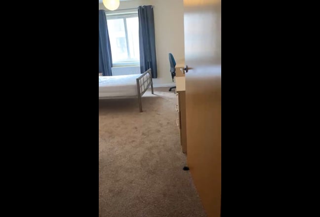 Modern 3 bed Licenced Apt, (No bills). Main Photo