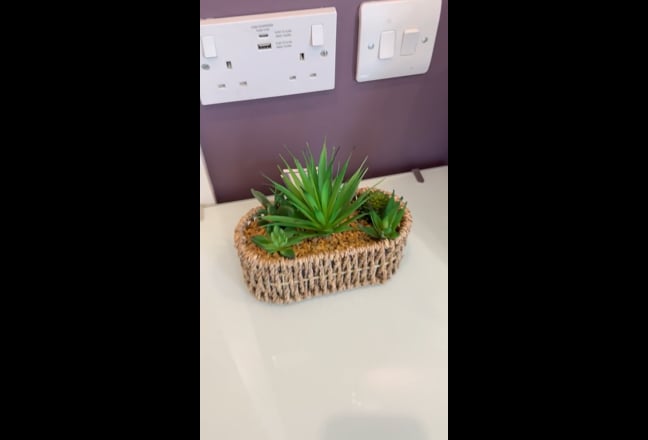 Amazing Designer Room with En-suite  Main Photo