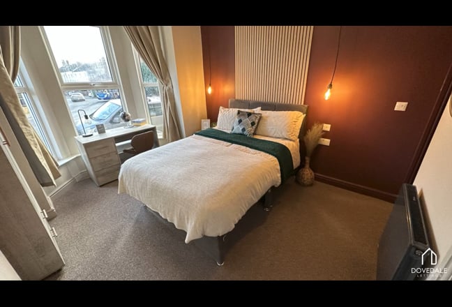 Available Now - Double Ensuite inc Bills 32Fr) Main Photo