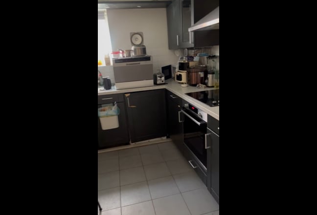 Spacious en-suite double bedroom in 2b2b Main Photo