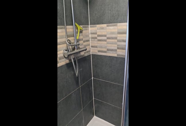 Large Premium Rooms - All Bills Included  Main Photo