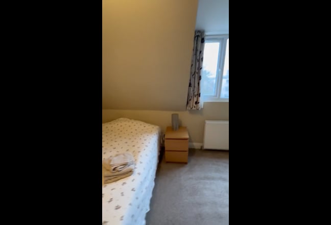 A double bedroom in a 3-bed flat - SHORT let Main Photo