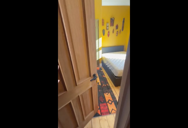  Cosy  room  for  a  female  Main Photo