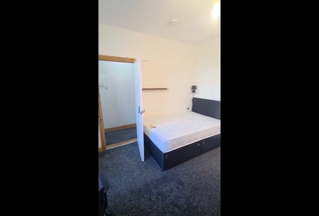 En-suite Room in a Shared House, Breedon Road, B30 Main Photo