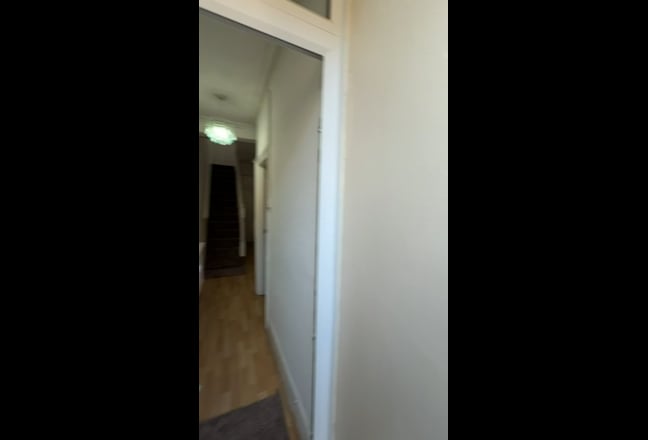 E12 Room Available – Easy Access to Central London Main Photo