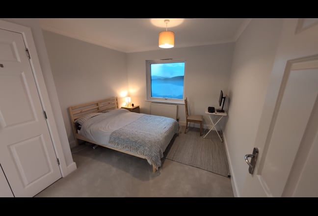 Large ensuite room 3 min walk to train/overground Main Photo