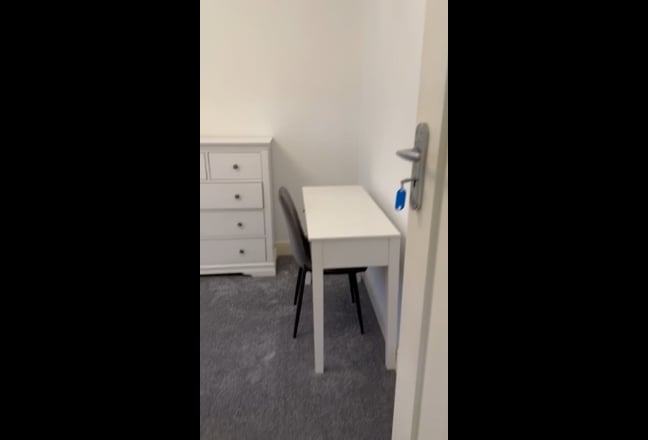 Large Double Room Available in Walthamstow Main Photo