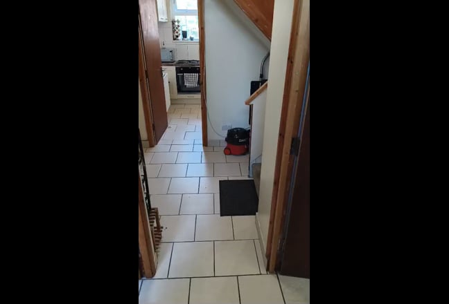 Clean Professional Zone 1- Hoxton   Main Photo