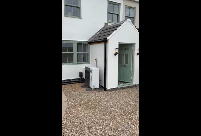 Beautiful En-Suite Double Room in Newly Renovated  Main Photo