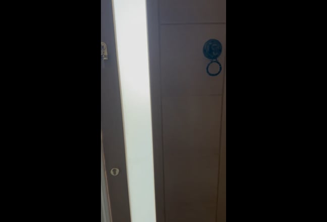 Spacious 1 Bed Flat overlooking High Street Main Photo