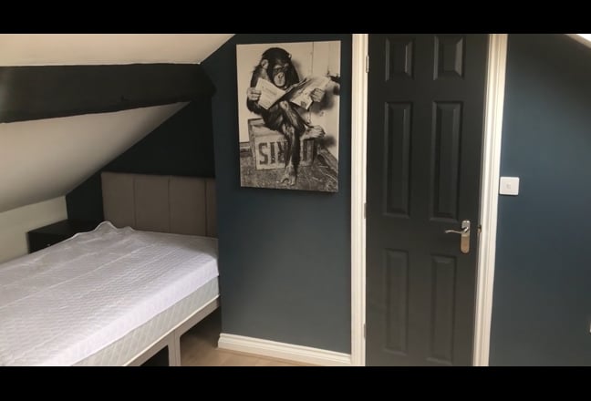 Ensuite Loft | 25min to Manchester 🚆 Main Photo