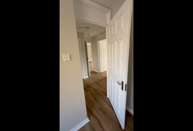 Double room available in Feltham High Street  Main Photo