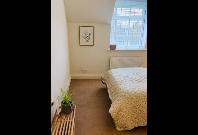 Large furnished room available Main Photo