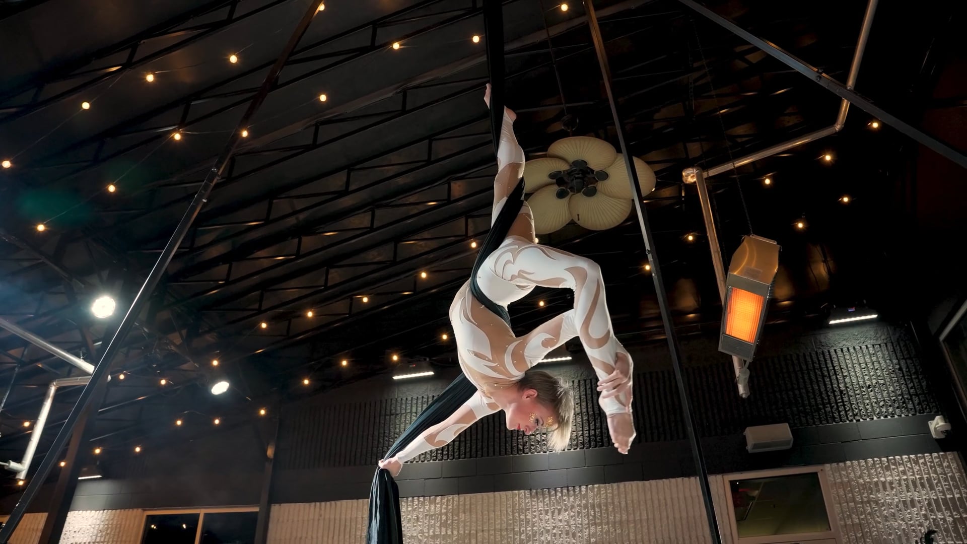 Promotional video thumbnail 1 for Cirque deLuxe