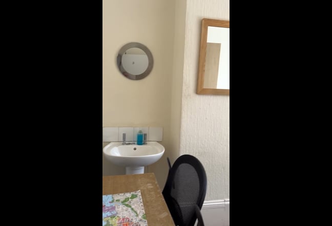 Double room. Bills included. Students only.  Main Photo